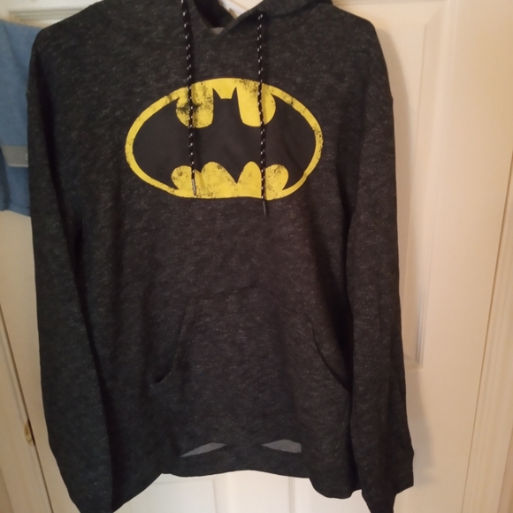 2 sweaters and shampoos - Picture 2 of 5